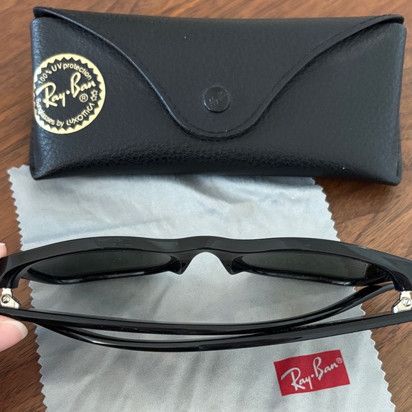 Ray-Ban New Wayfarer Classic Black Sunglasses with Case - Picture 8 of 8